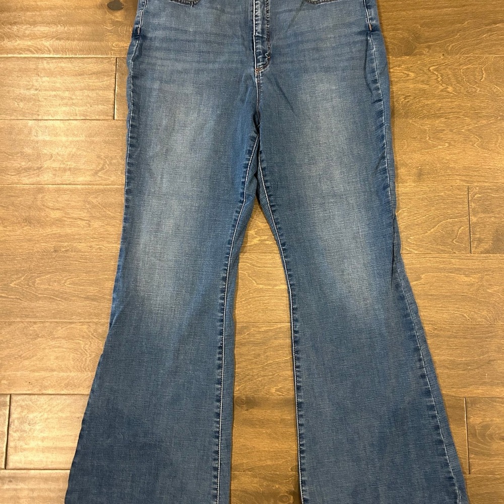 Gloria Vanderbilt x Christian Sariano Women's High Rise Flare Jean 16